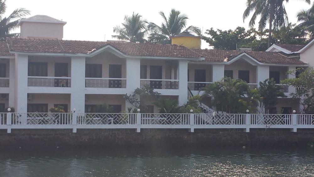 Hotel Riverside Baga Exterior photo