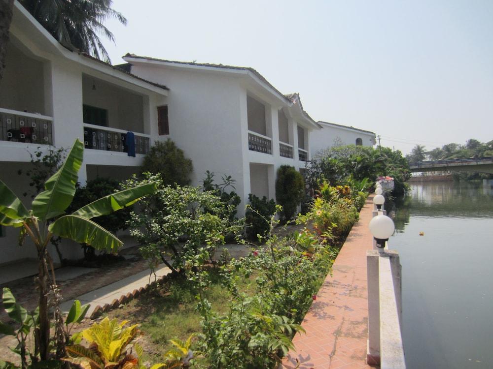 Hotel Riverside Baga Exterior photo