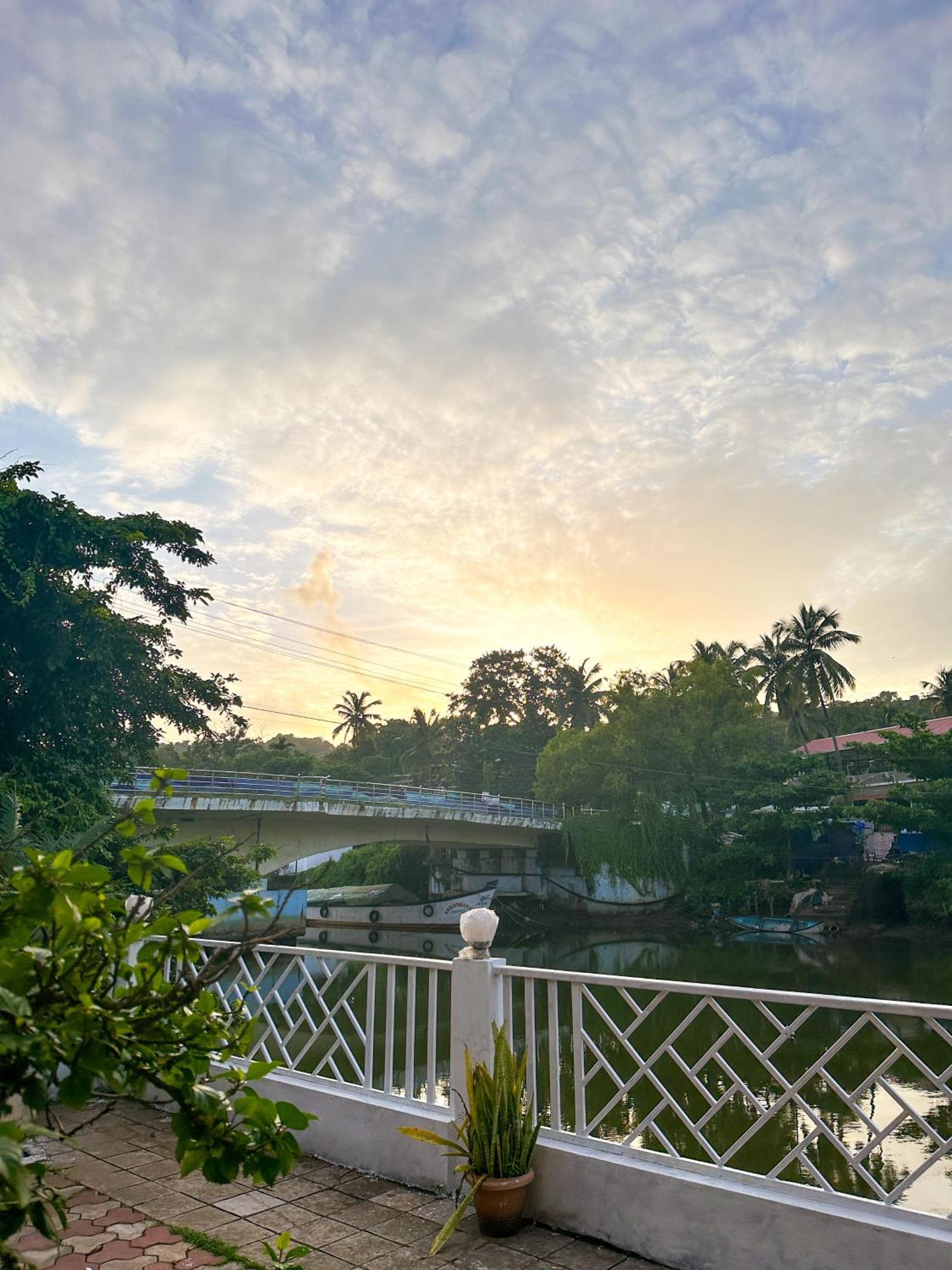 Hotel Riverside Baga Exterior photo