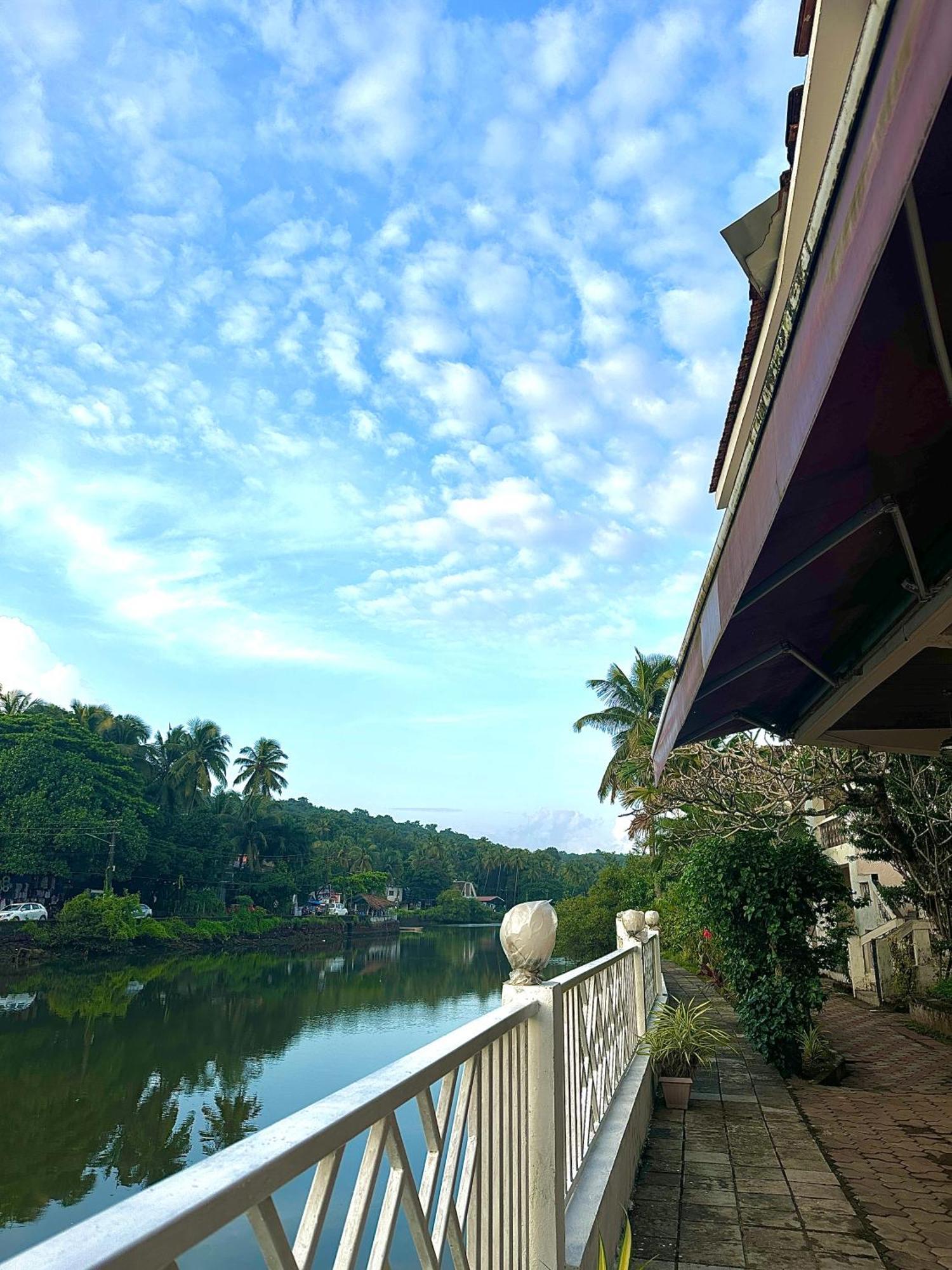 Hotel Riverside Baga Exterior photo