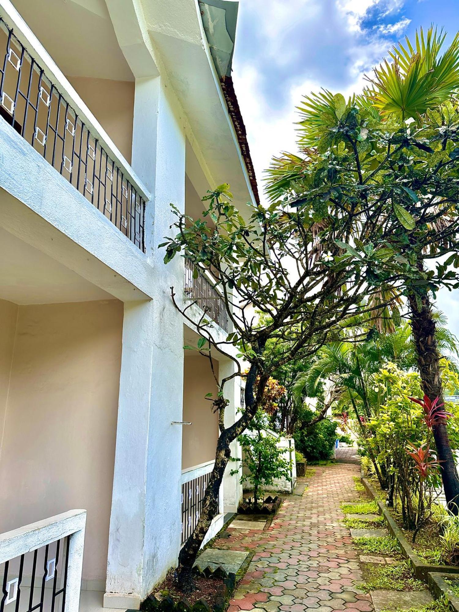 Hotel Riverside Baga Exterior photo