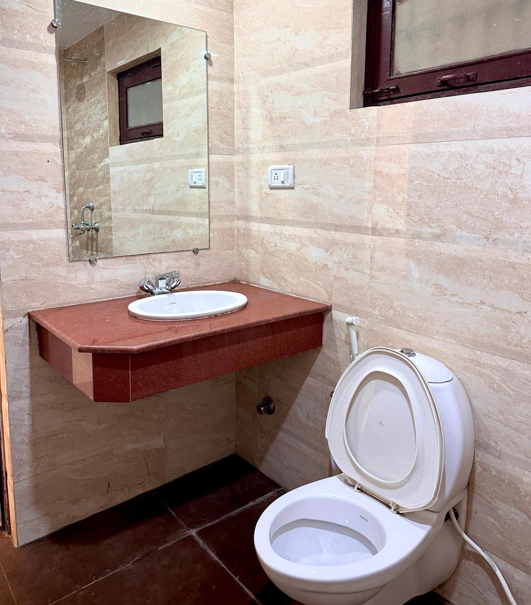 Hotel Riverside Baga Room photo