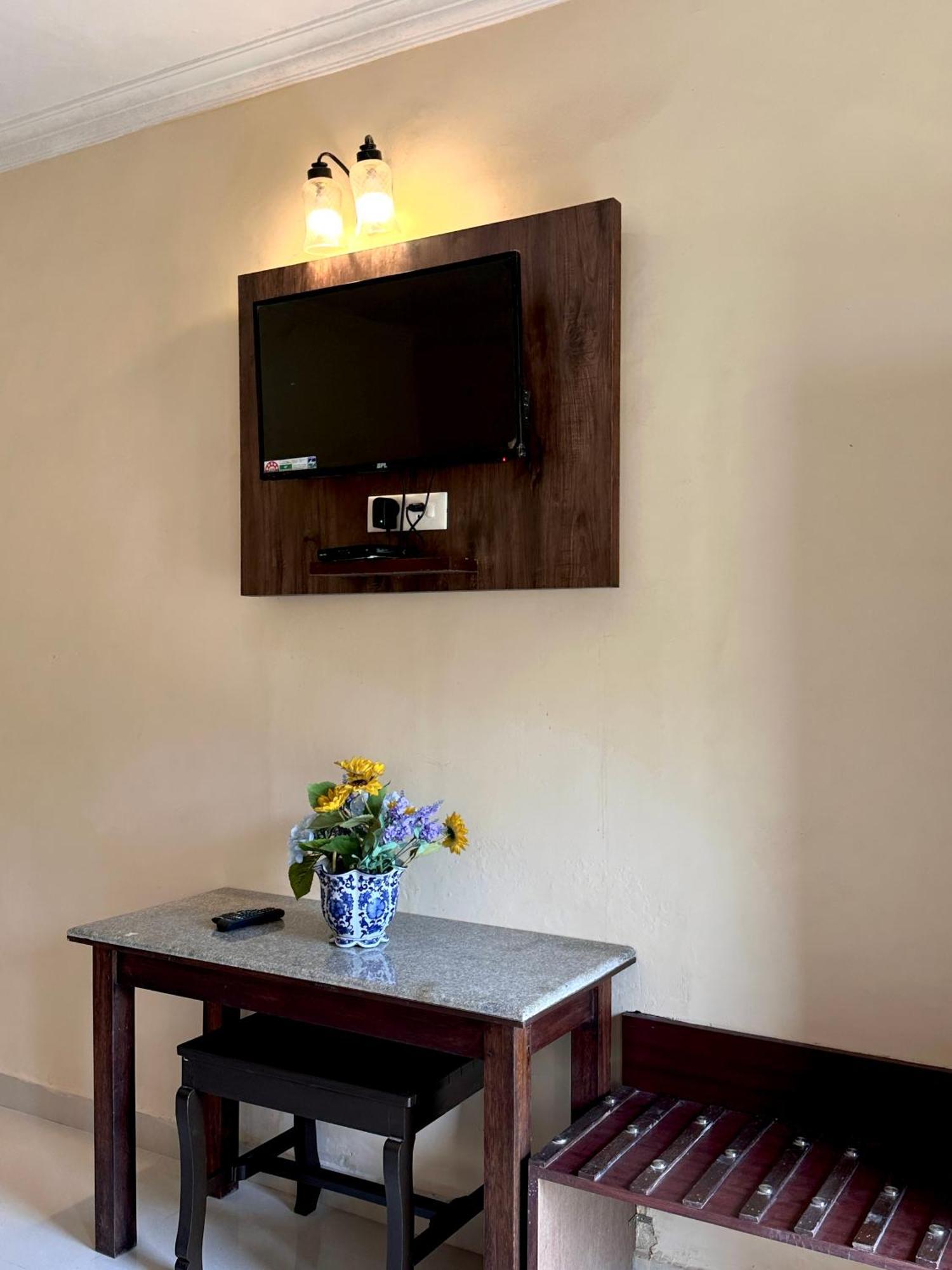 Hotel Riverside Baga Room photo