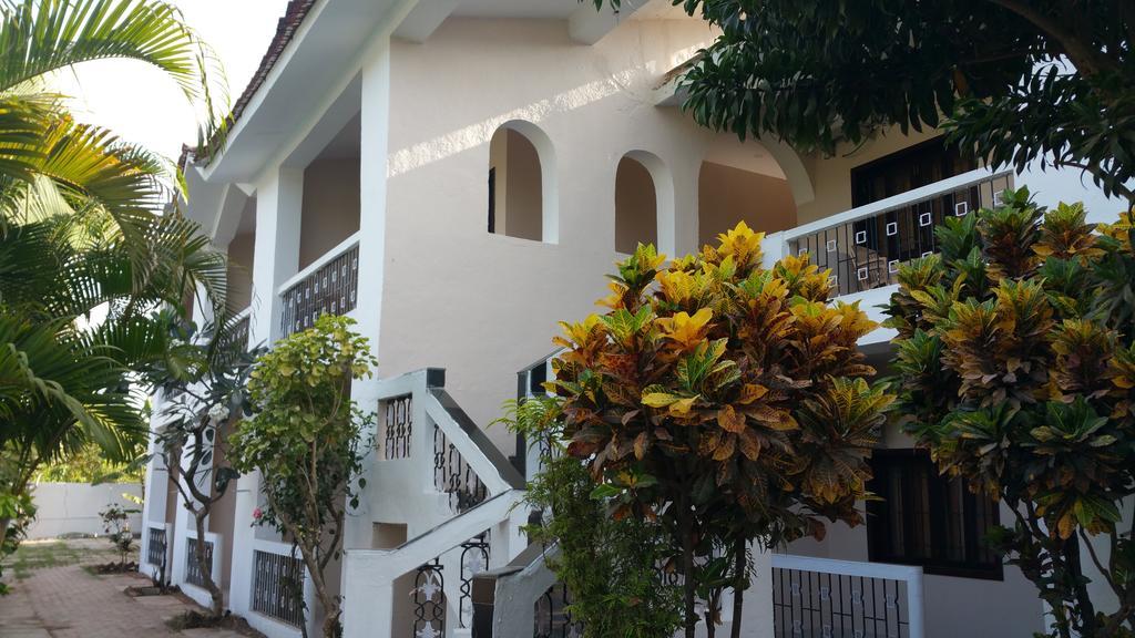 Hotel Riverside Baga Exterior photo
