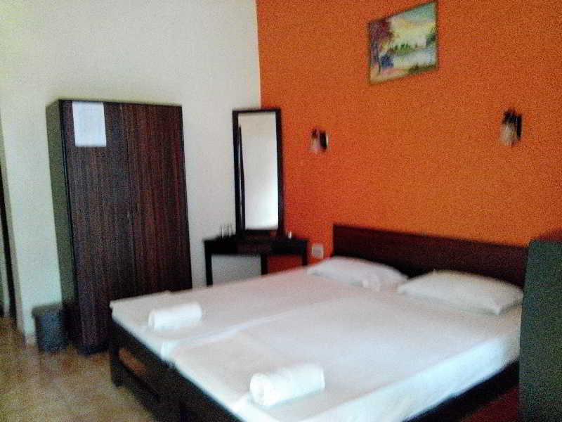 Hotel Riverside Baga Exterior photo