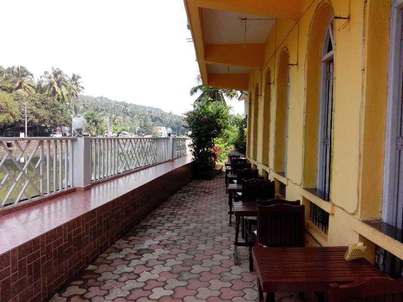 Hotel Riverside Baga Exterior photo